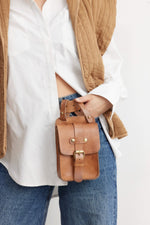 Lade das Bild in den Galerie-Viewer, EARL&#39;S COURT FANNY PACK
